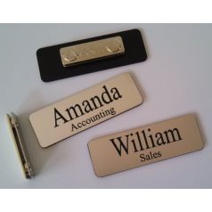 Mágneses névkitűző